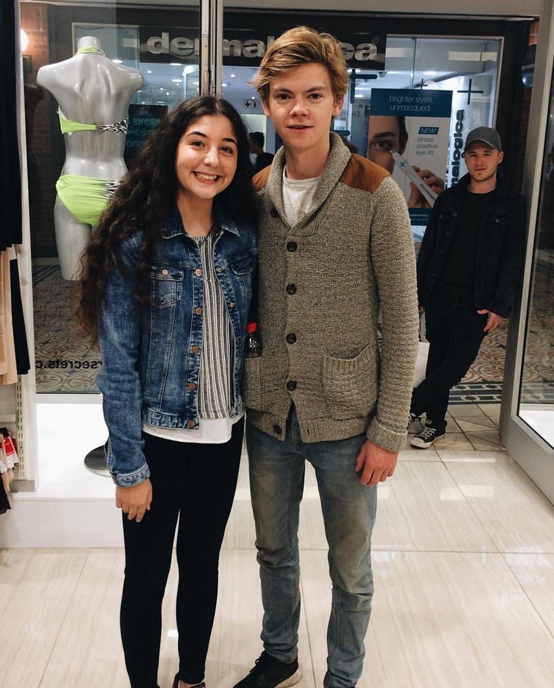 Thomas Brodie Sangster zagrał Sama w To właśnie miłość