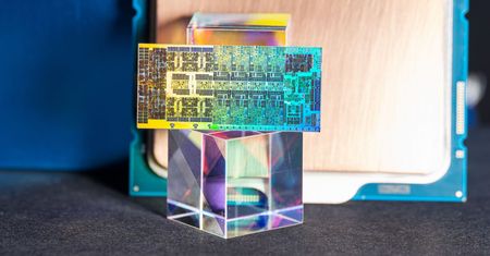 Coś niewiarygodnego! Pokazał co skrywa wnętrze nowego procesora Intel