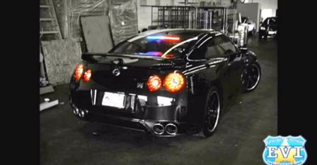 Nissan GT-R jako nieoznakowany radiowóz [wideo]
