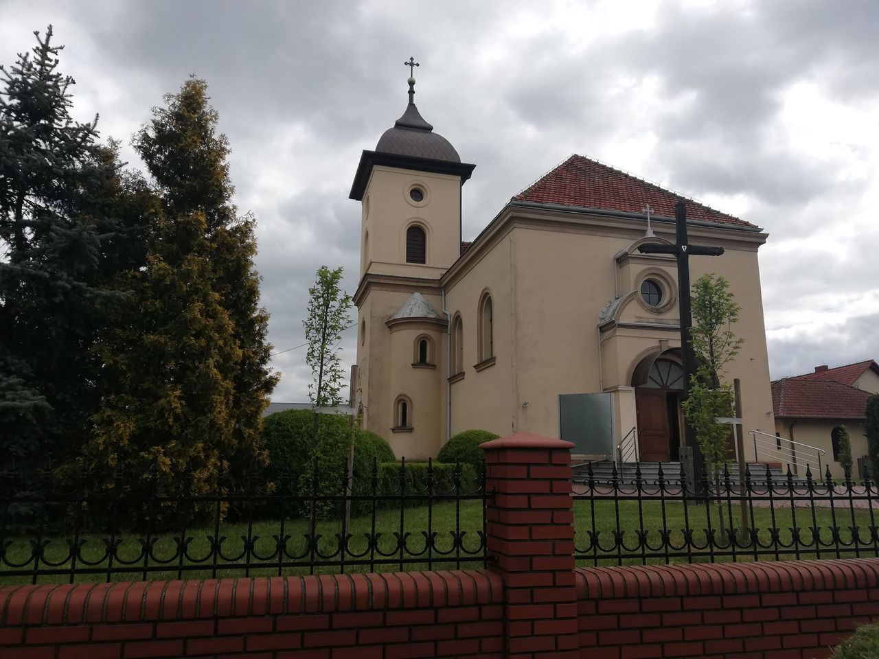 Arkadiusz H. był w tej parafii proboszczem. Mieszkańcy pamiętają księdza z "Zabawy w chowanego"