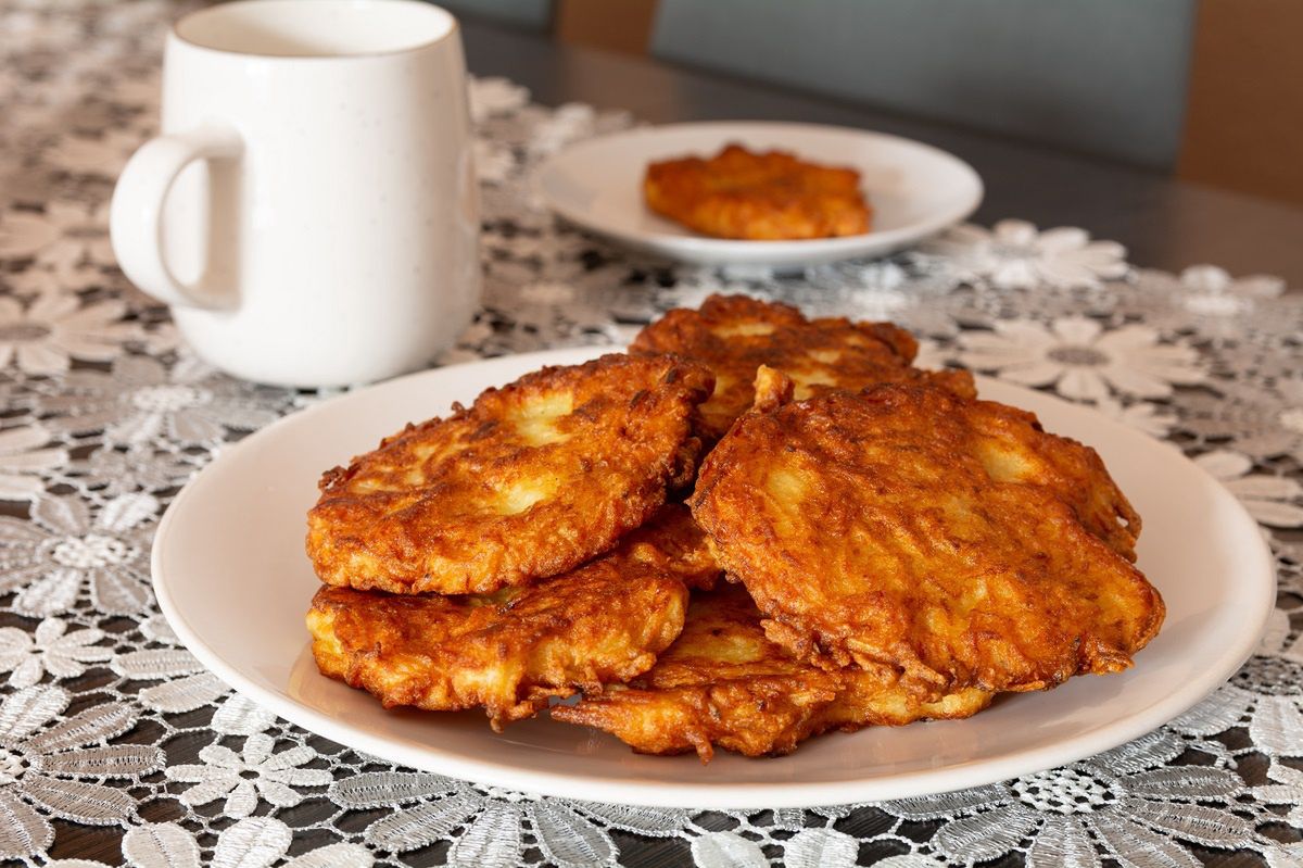 My mom makes potato pancakes from new potatoes. They turn out well because of a simple trick.