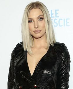 Karolina Pajączkowska na jachcie. Chwali się zgrabnymi nogami