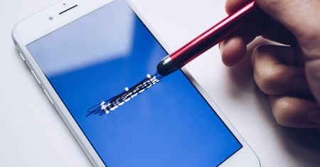 Facebook ma problem. Użytkownicy iOS nie wyrażają zgody na śledzenie