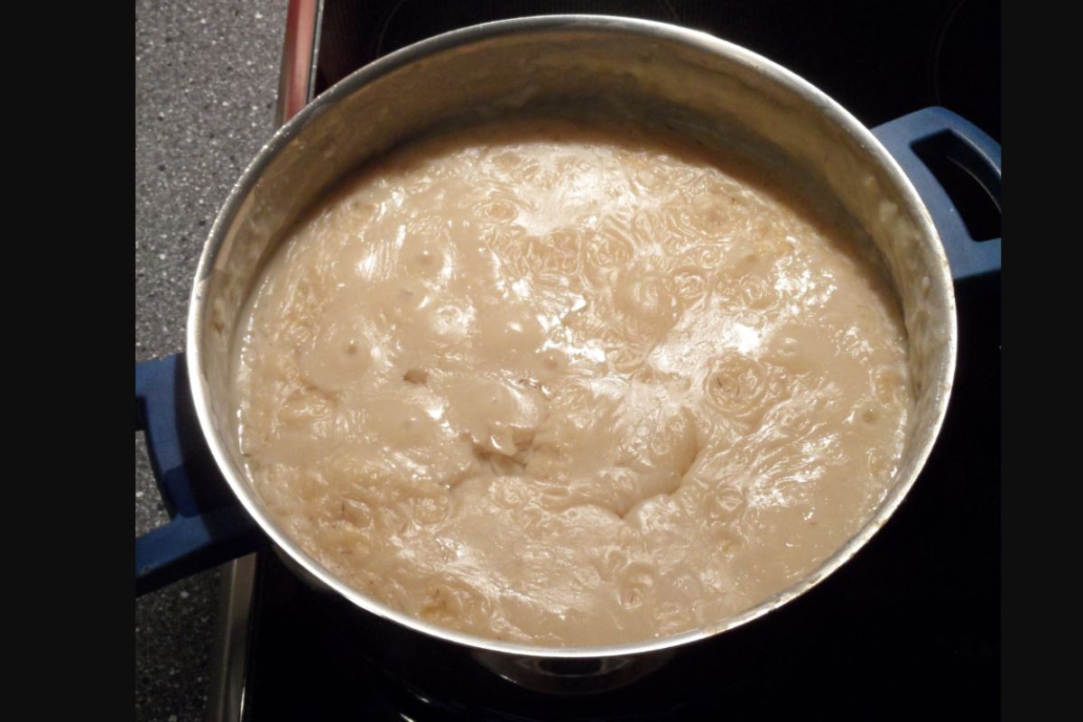 Zupa rumfordzka według najbardziej podstawowego przepisu: kasza perłowa i suszony groszek, woda, sól, trochę octu (bez ziemniaków)