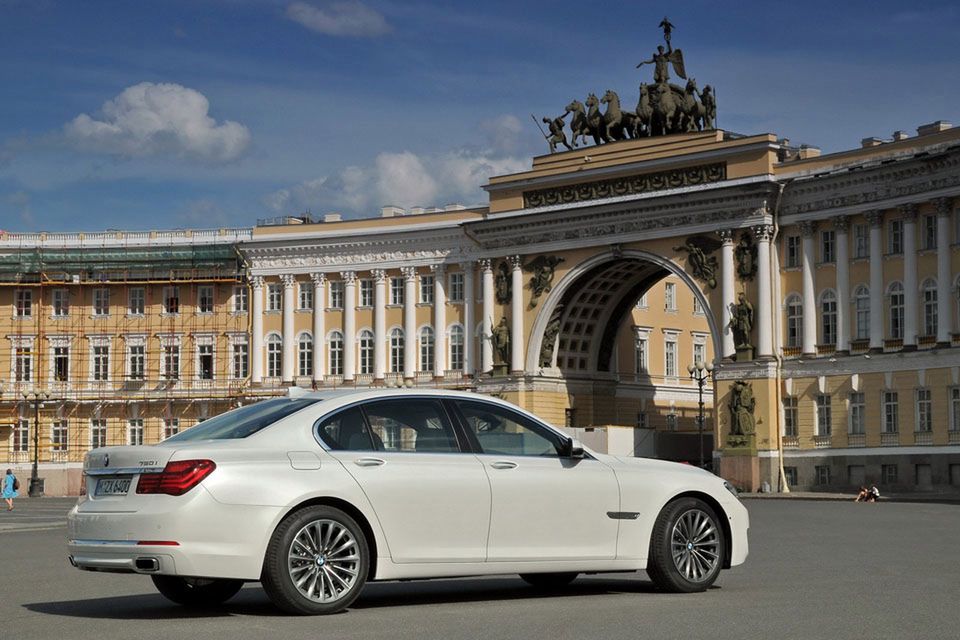 BMW serii 7 na rok 2013 - megagaleria niemieckiego okrętu flagowego 33
