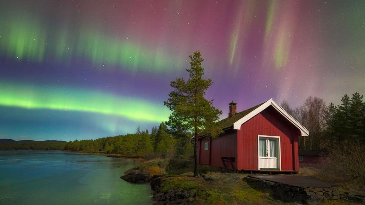 Kolorowe wybuchy i mroki nocy. Niesamowite zdjęcia zorzy polarnej 1