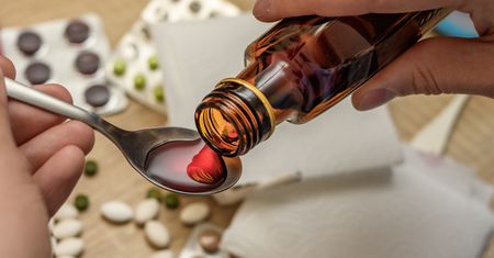 Popularny syrop na kaszel znika z aptek. Wykryli nietypową wadę