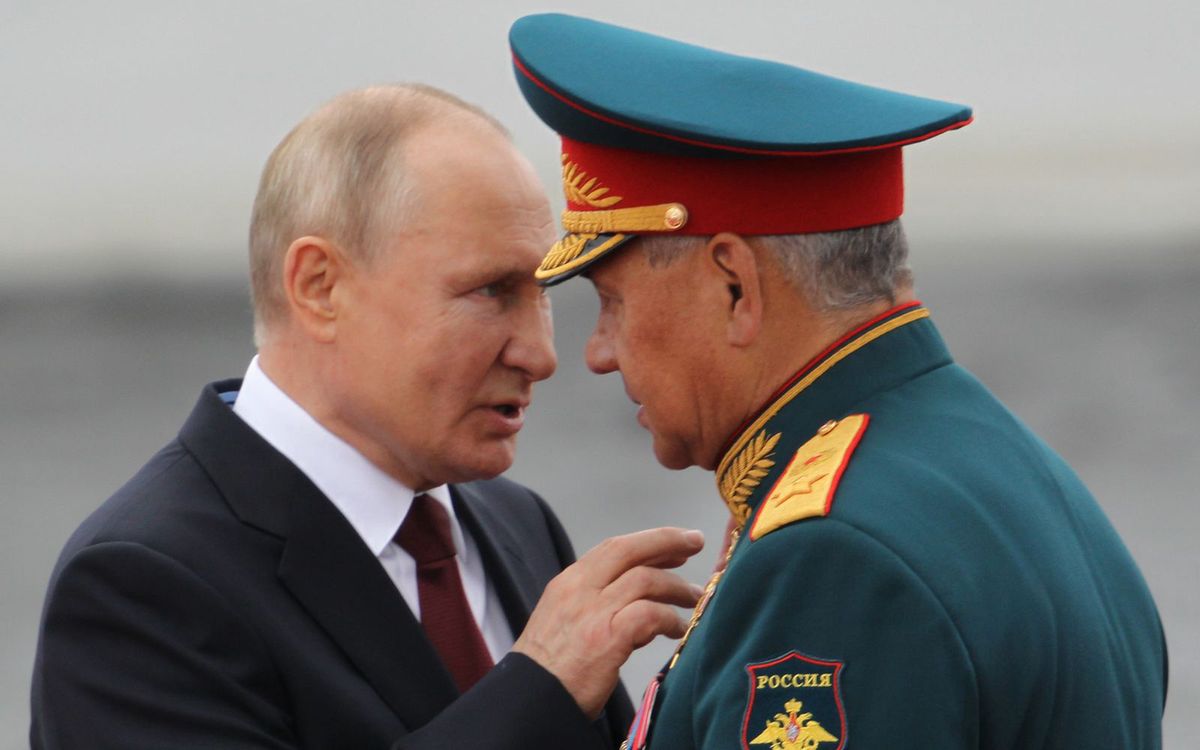 Władimir Putin i minister obrony Siergiej Szojgu