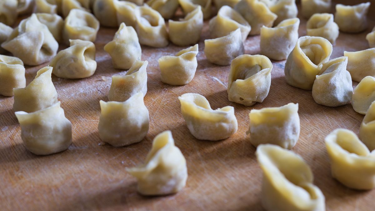 Domowe uszka to świetny dodatek do czerwonego barszczu