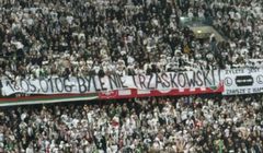 Na Legii transparenty wymierzone w Trzaskowskiego. Klub apeluje do mediów