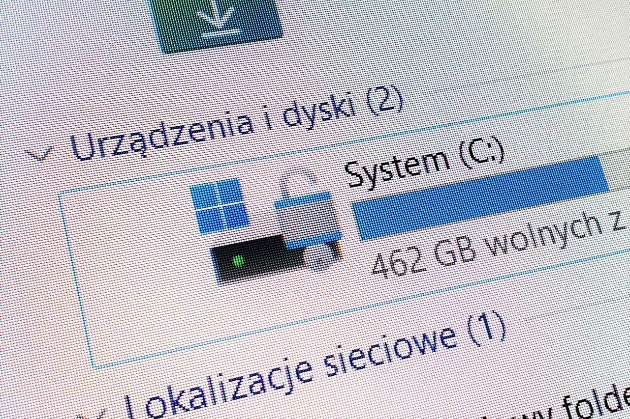 Windows 11 i nowy menedżer zadań, czyli ciemny motyw i efekt Mica