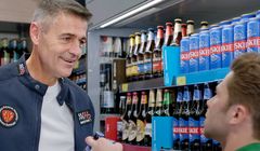 Krzysztof Hołowczyc w spocie Żabki reklamuje Tyskie 0,0% (wideo)