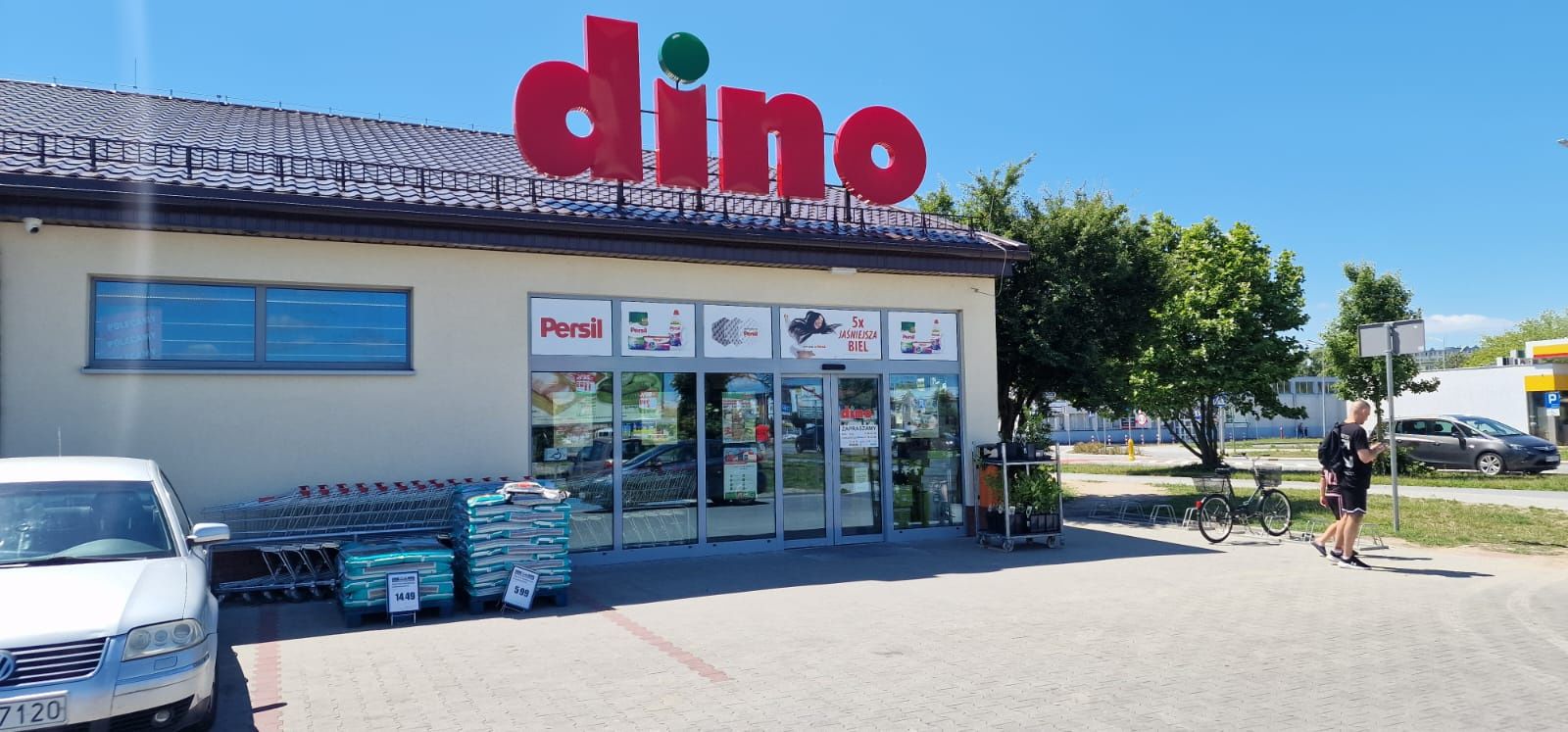 Ewakuacja sklepu Dino 