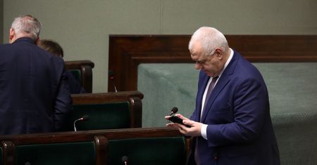 To Jacek Sasin stoi za nową kampanią billboardową. Media ujawniają jej koszty