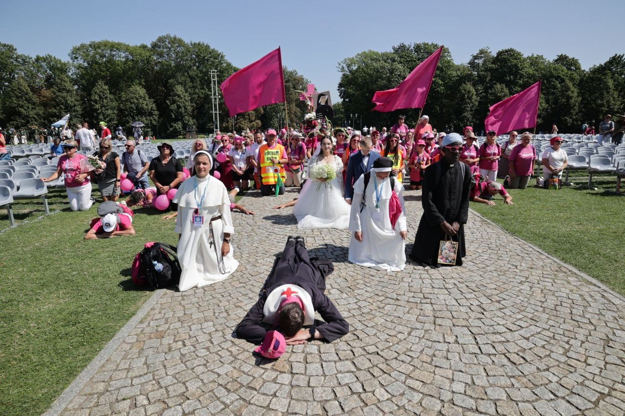 Jasna Góra: 44. Kielecka Piesza Pielgrzymka. Piękne świadectwo wiary i ogromne wzruszenie pątników. Byli też nowożeńcy! Zobacz zdjęcia