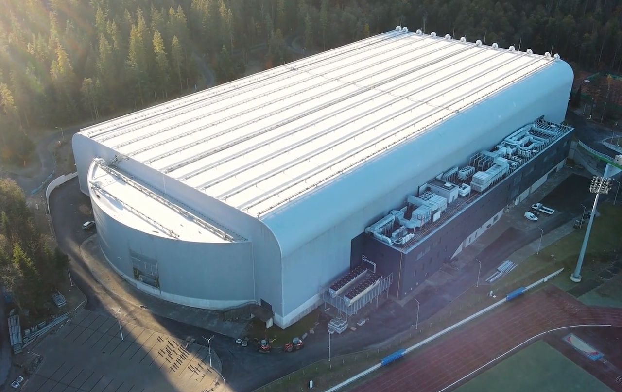 Miała być gotowa dwa lata temu. Tak wygląda budowa hali w Zakopanem