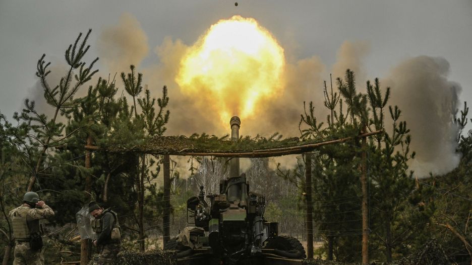 Ukraina - arch 2
Ukrainian servicemen fire with a TRF-1 155mm at Russian positions, on March 27, 2023, amid Russian invasion of Ukraine. (Photo by Aris Messinis / AFP)
ARIS MESSINIS