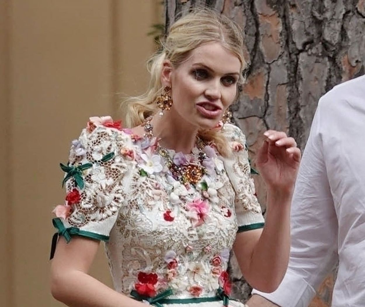 Kitty Spencer i Michael Lewis prezentują czułości przed obiektywem fotografa