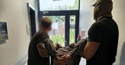 Wychodził z bloku z reklamówką pełną gotówki i biżuterii seniorki