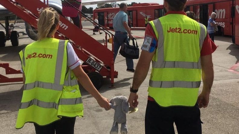 Nie tylko odnaleźli maskotkę. Zorganizowali jej też podróż 