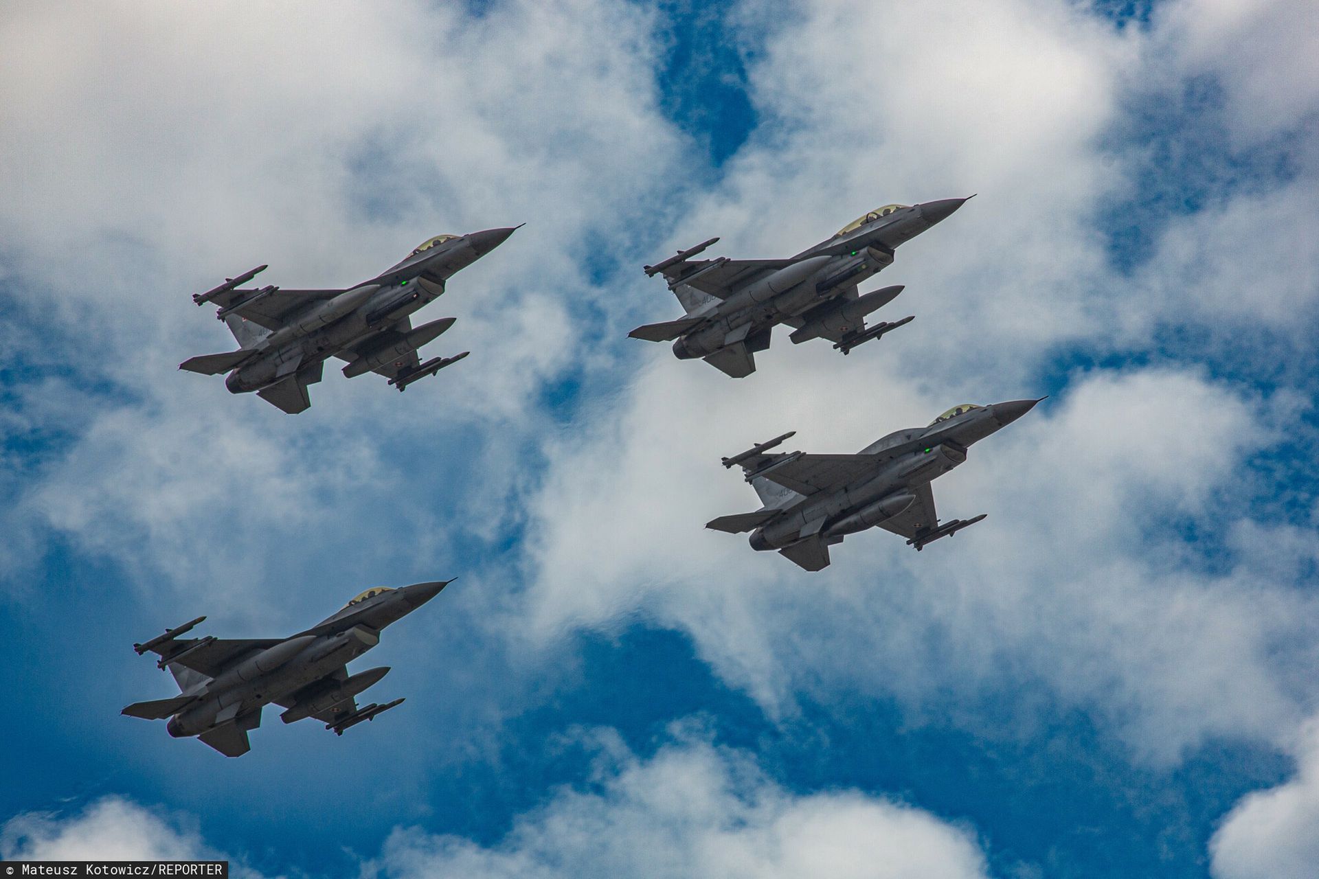 Zmasowany atak Rosji na Ukrainę. Polska poderwała myśliwce