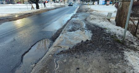 Asfalt topi się razem ze śniegiem. Ulice w Lublinie pełne kraterów, a najgorsze dopiero przed nami