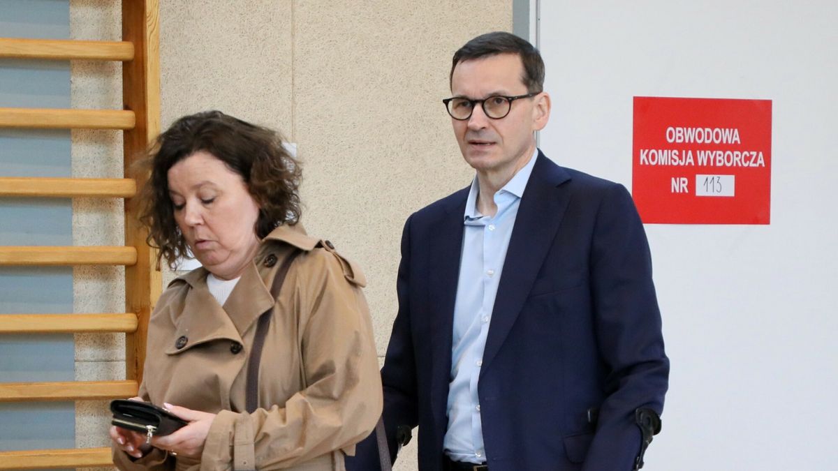 Wybory samorz?dowe 2024 - g?osowanie VIP-�w
Fot. Dawid Wolski/East News, Warszawa, 07.04.2024. Wybory samorzadowe 2024 - glosowanie VIP-ow. Byly premier Mateusz Morawiecki zaglosowa? w Szkole Podstawowej nr 205 im. Zolnierzy Powstania Warszawskiego przy ul. Spartanskiej. N/z Mateusz Morawiecki z rodzina.
Dawid Wolski