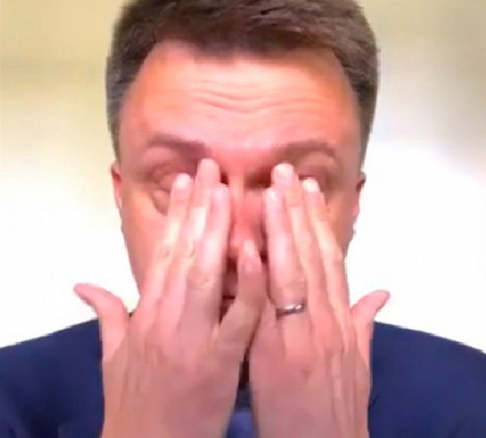 Szymon Hołownia płacze nad konstytucją
