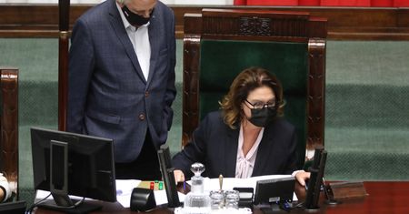 Dodatki dla wszystkich medyków nie takie pewne. Posłowie chcą zmian
