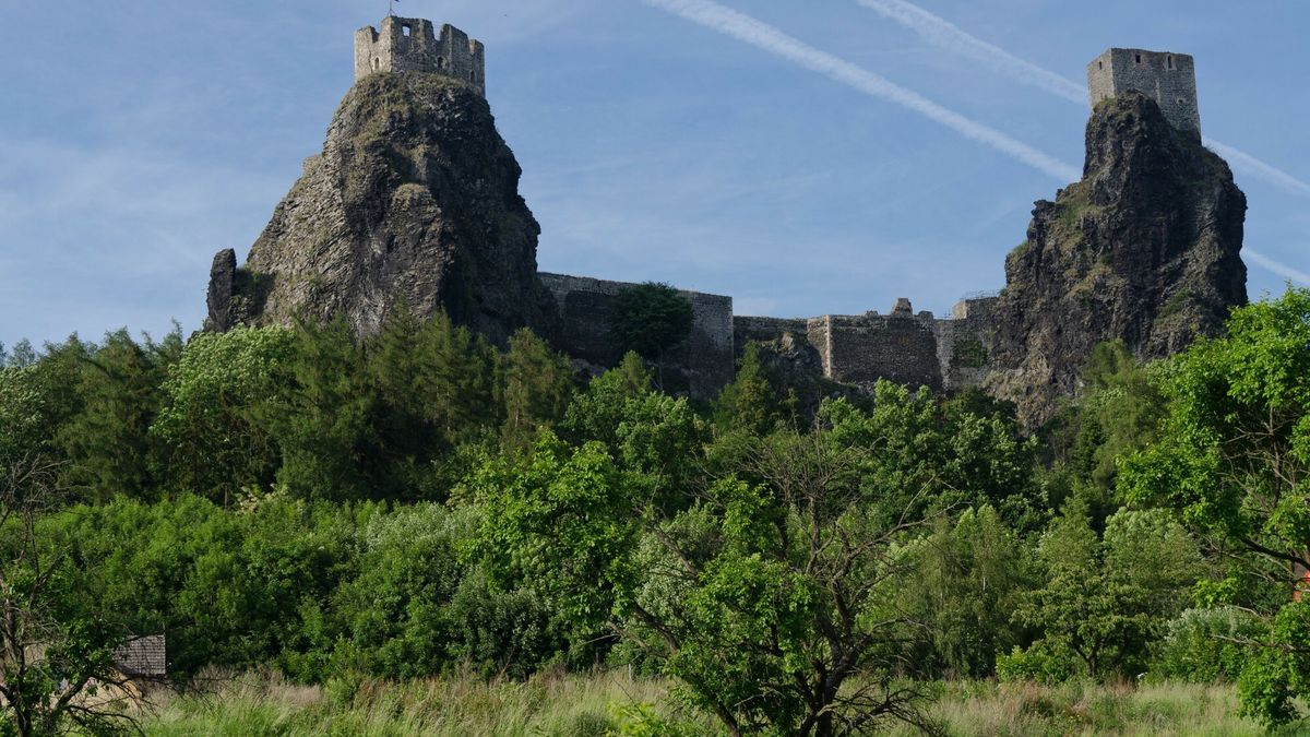 reporter4_baza
29.05.2011 Czechy , region Czeski Raj n/z Zamek Trosky  fot. Dziurek/REPORTER
Dziurek/REPORTER