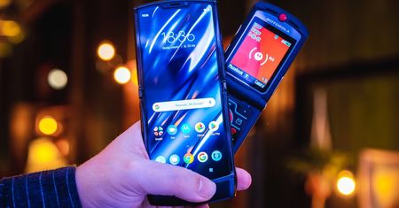 Składana Motorola Razr jest bardzo delikatna. To nie opinia, ale ostrzeżenie producenta