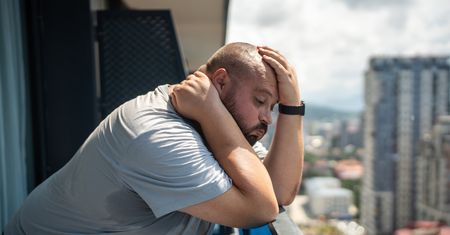 Pocisz się bardziej niż inni? Przyczyną może być nie tylko upał