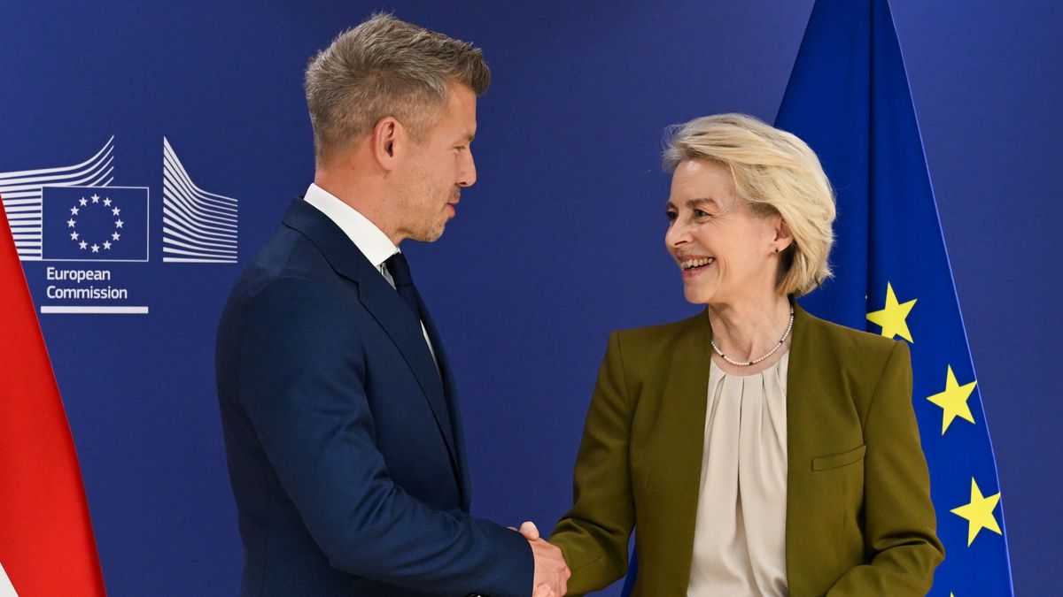 Peter Magyar, Hungary's prime minister-elect, left, and Ursula von der Leyen, president of the European Commission, during a meeting in Brussels, Belgium, on Wednesday, April 29, 2026. Magyar will push for a deal to restore access to billion of euros in frozen European Union aid during the first trip to Brussels since his landslide election victory two weeks ago. Photographer: Wiktor Dabkowski/Bloomberg via Getty Images