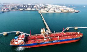 Iran postawi warunki? Przepływ przez Ormuz za płatność w tej walucie