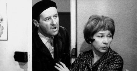 Ofiara cenzury? Kultowy polski serial przerwano przez scenę z gazetą