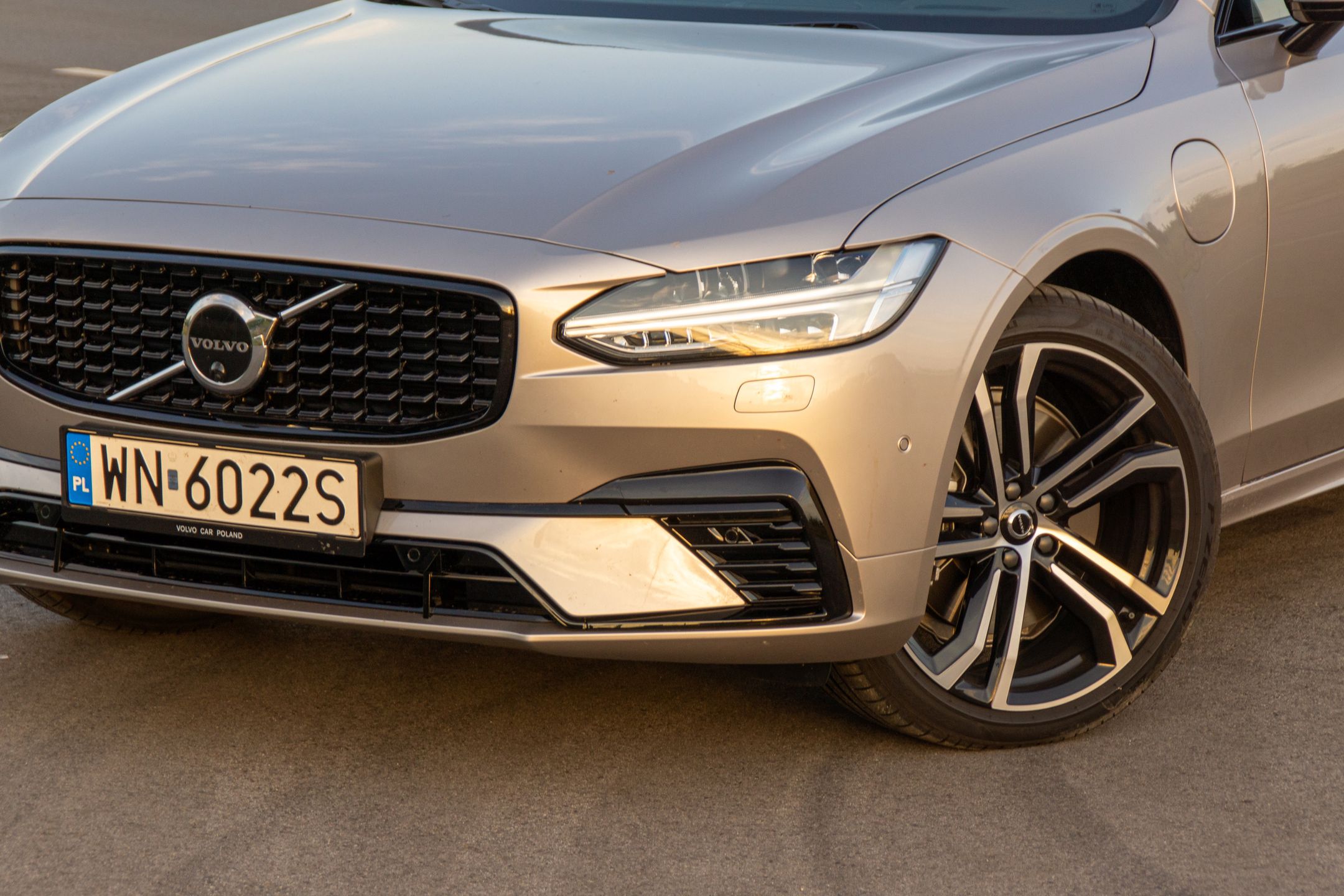 Volvo S90 T8