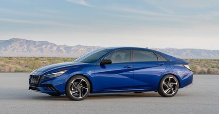 Hyundai Elantra N Line wygląda agresywnie i to nie przypadek. Ma 204 KM i manualną skrzynię