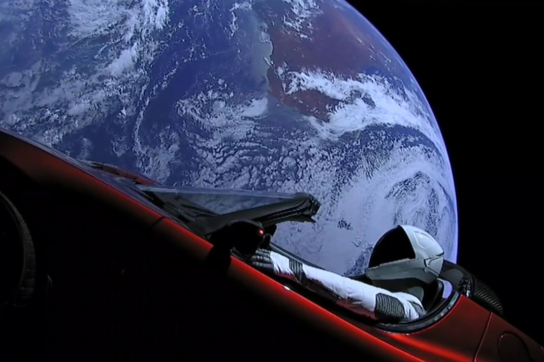 Tesla wystrzeliła samochód w kosmos zamiast na drogi. Inwestorzy tracą cierpliwość