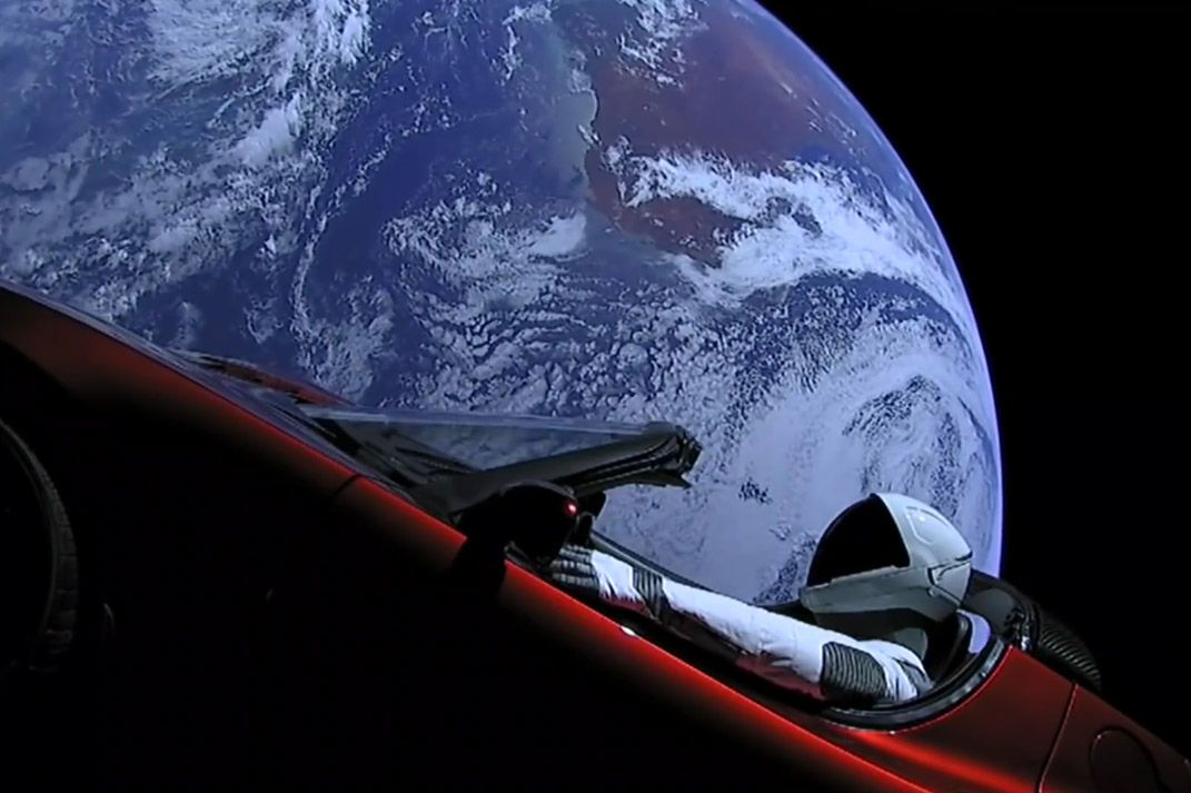 Tesla wystrzeliła samochód w kosmos zamiast na drogi. Inwestorzy tracą cierpliwość