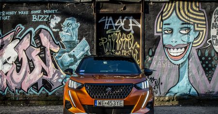 Peugeot 2008 liderem europejskiej sprzedaży. Golf poza dziesiątką