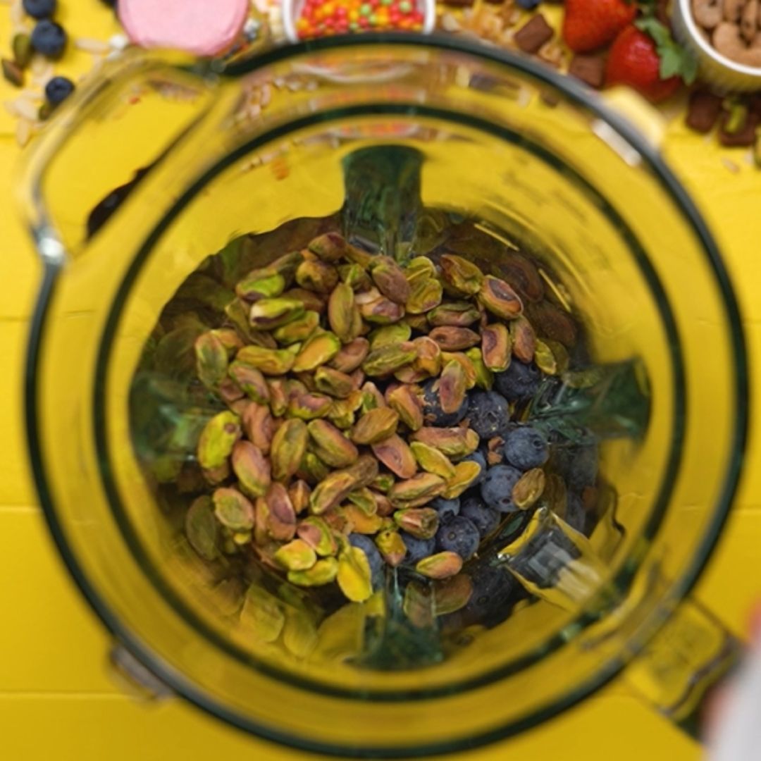 In the second mix, there are pistachios, among others.