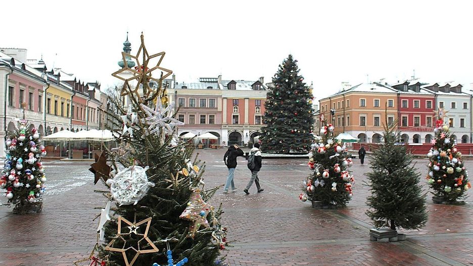 Ubiegłoroczna, świąteczna dekoracja na zamojskim Rynku Wielkim