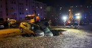 Koszmarne sceny w Bydgoszczy. Ulica zapadła się pod samochodami