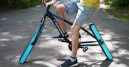 Wymyślił koło na nowo, ale po co? Oto rower bez kół, który jeździ