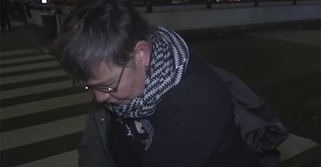 Wszystko się nagrało. Podczas wywiadu płaszcz zaczął się ruszać