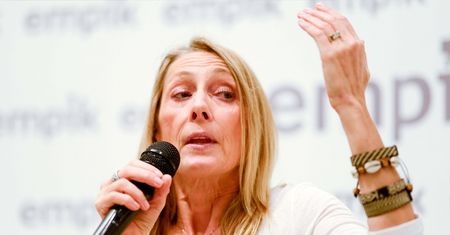 Beata Pawlikowska radzi kobietom, jak nie urodzić zdeformowanego dziecka: "Ruch, zdrowe pożywienie, sen, medytacja, MODLITWA"