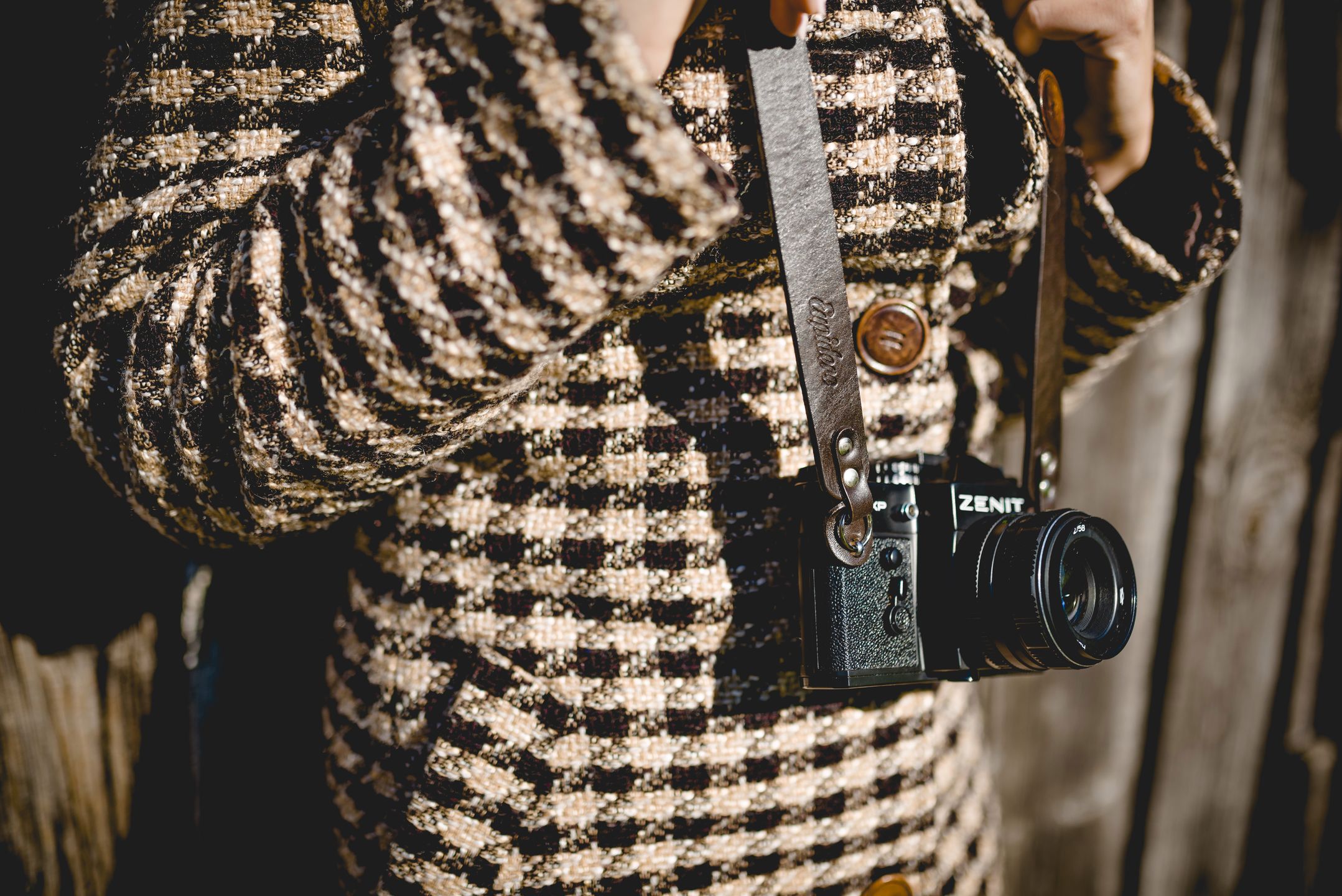 Skórzane paski fotograficzne Eupidere – elegancki i praktyczny dodatek do bezlusterkowców [recenzja] 24