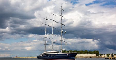 "Black Pearl" w Polsce. Największy prywatny żaglowy jacht świata w porcie w Gdańsku