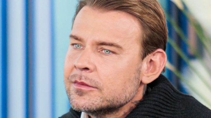 Dawid Woliński psioczy na kierowcę audi, który zastawił jego samochód w centrum Warszawy