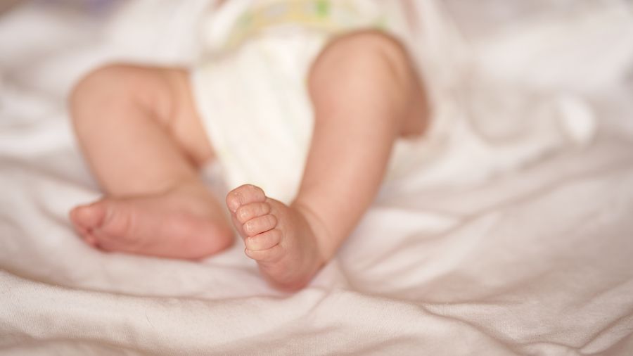 Celowo poparzyła niemowlę? Matce grozi 15 lat więzienia. "Przez trzy dni nie zapewnili dziecku pomocy medycznej"